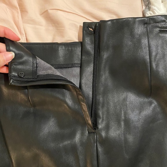 H&M black leather skirt - Picture 2 of 3